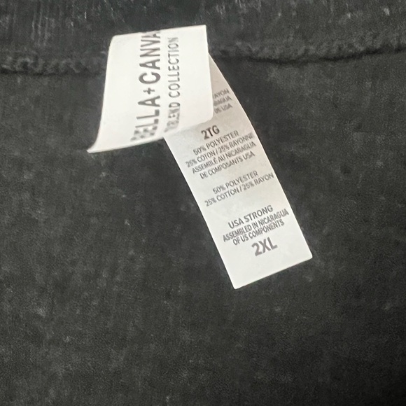 SV Delos Scoop neck T-shirt with original Delos artwork. - Picture 2 of 3